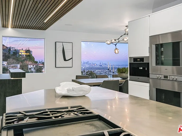 1500 Viewsite Ter — Photo 8