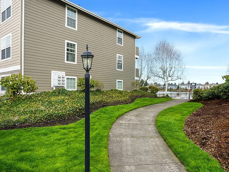 Lakepoint at Inland Shores — Photo 43