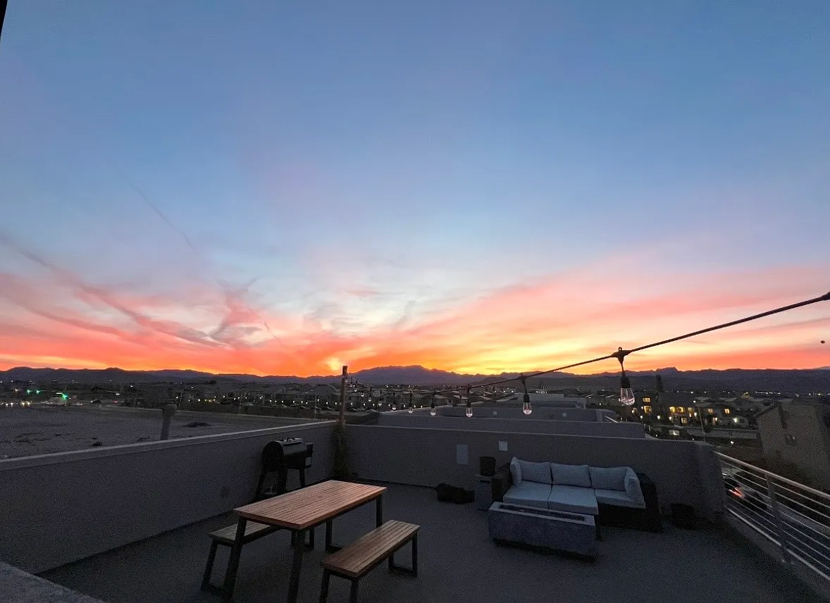 4 bed, 2276 sqft, $4,000 — Photo 2