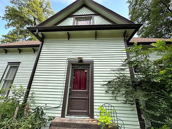 4th image of 705 N Rockwall Ave