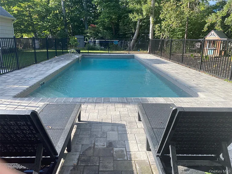12 Wayne Ct — Photo 4