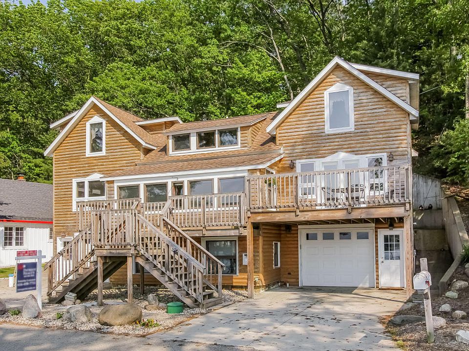 1st image of 438 W Pickerel Lake Dr