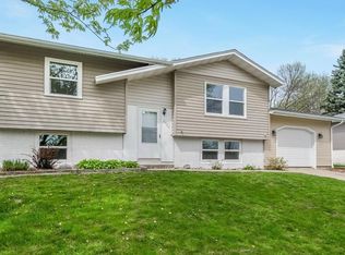 2624 Matthew Dr SW, Cedar Rapids, IA 52404