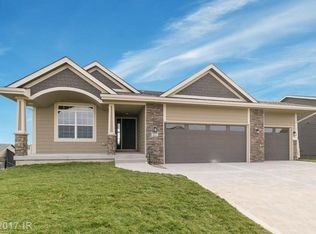 517 Ridgeline Dr, Adel, IA 50003