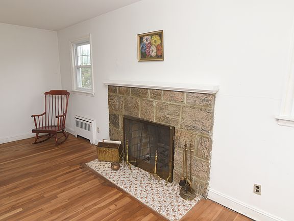 3rd image of 139 Hayward St