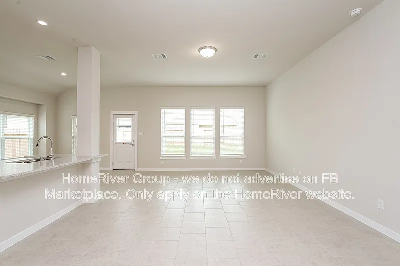 3 bed, 2.0 bath, 1603 sqft, $2,045 — Photo 3
