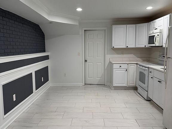 4th image of 4604 W Caroline Ave #1