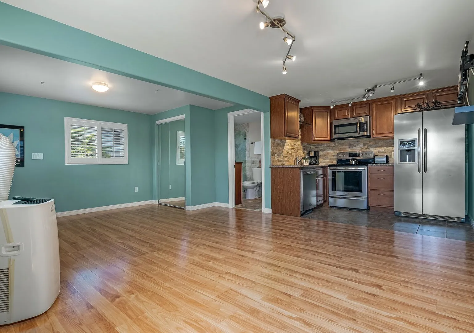Studio, 450 sqft, $2,100 — Photo 2