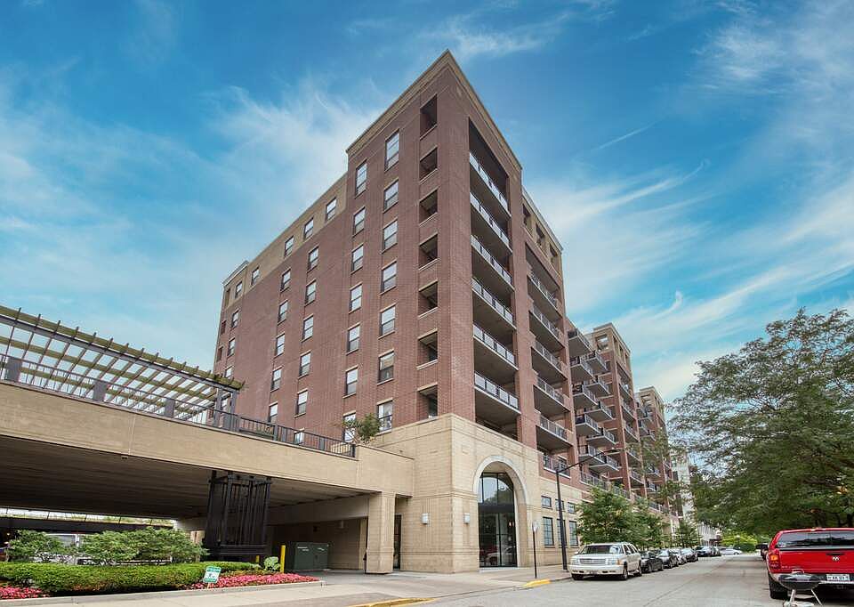 1st image of 833 W 15th Pl Unit 810-W