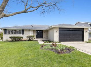 7705 Rohrer Dr, Downers Grove, IL 60516