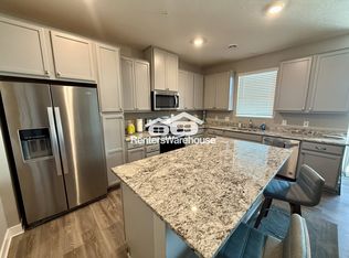 8807 Granite Cir, Woodbury, MN 55129