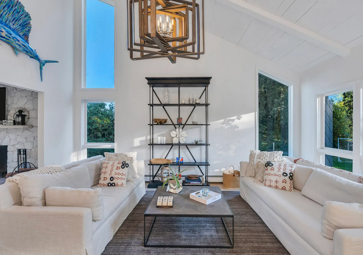 Contemporary Colonial home with pristine Peconic bay views — Photo 4