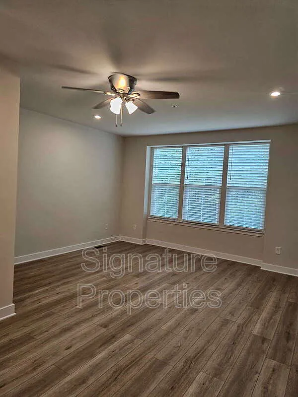3 bed, 2.5 bath, 1606 sqft, $2,270 — Photo 4
