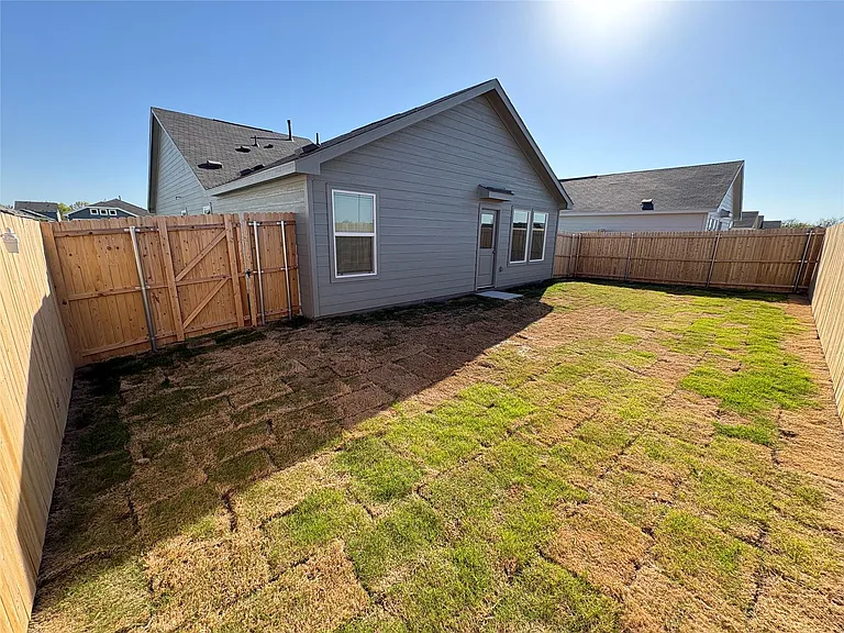 1633 Limpkin Dr — Photo 3