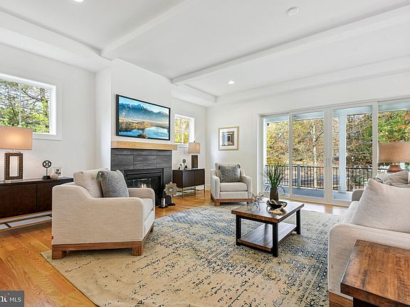 5th image of 1002 Hillcrest Dr SW