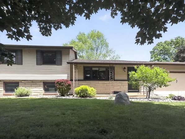 18035 Chipstead Dr, South Bend, IN 46637