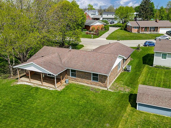 5th image of 213 Maple Dr