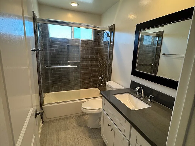 2306 N Catalina St — Photo 13