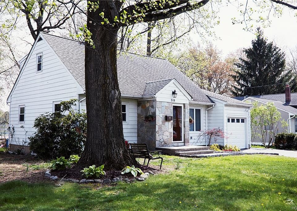 1st image of 318 Holt Dr