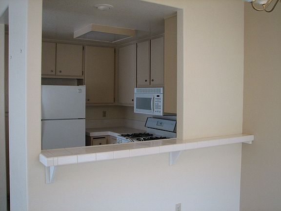 Pass through to kitchen