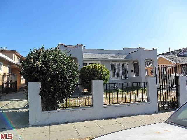 1st image of 929 W 62nd Pl