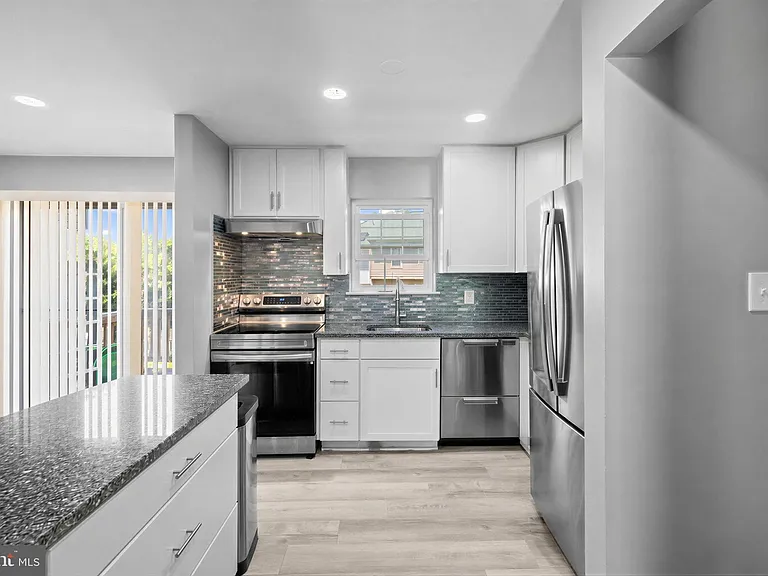 743 Saint Michaels Dr — Photo 3