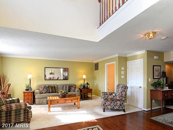 2nd image of 1107 Honeysuckle Dr