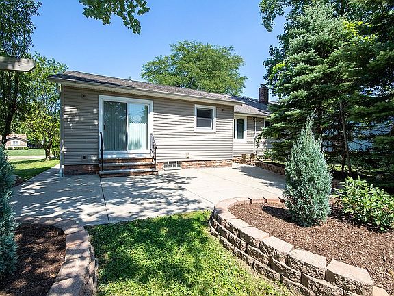 4th image of 878 Barkston Dr