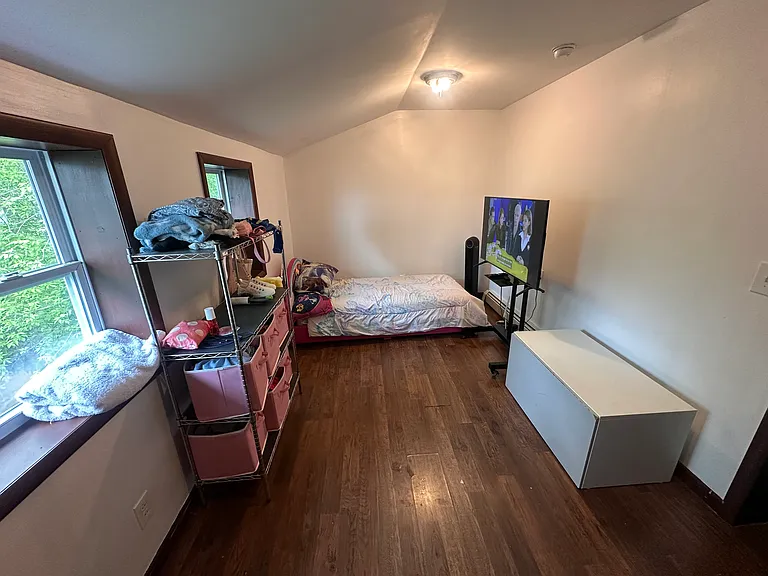 212 Lackawanna Ave — Photo 3
