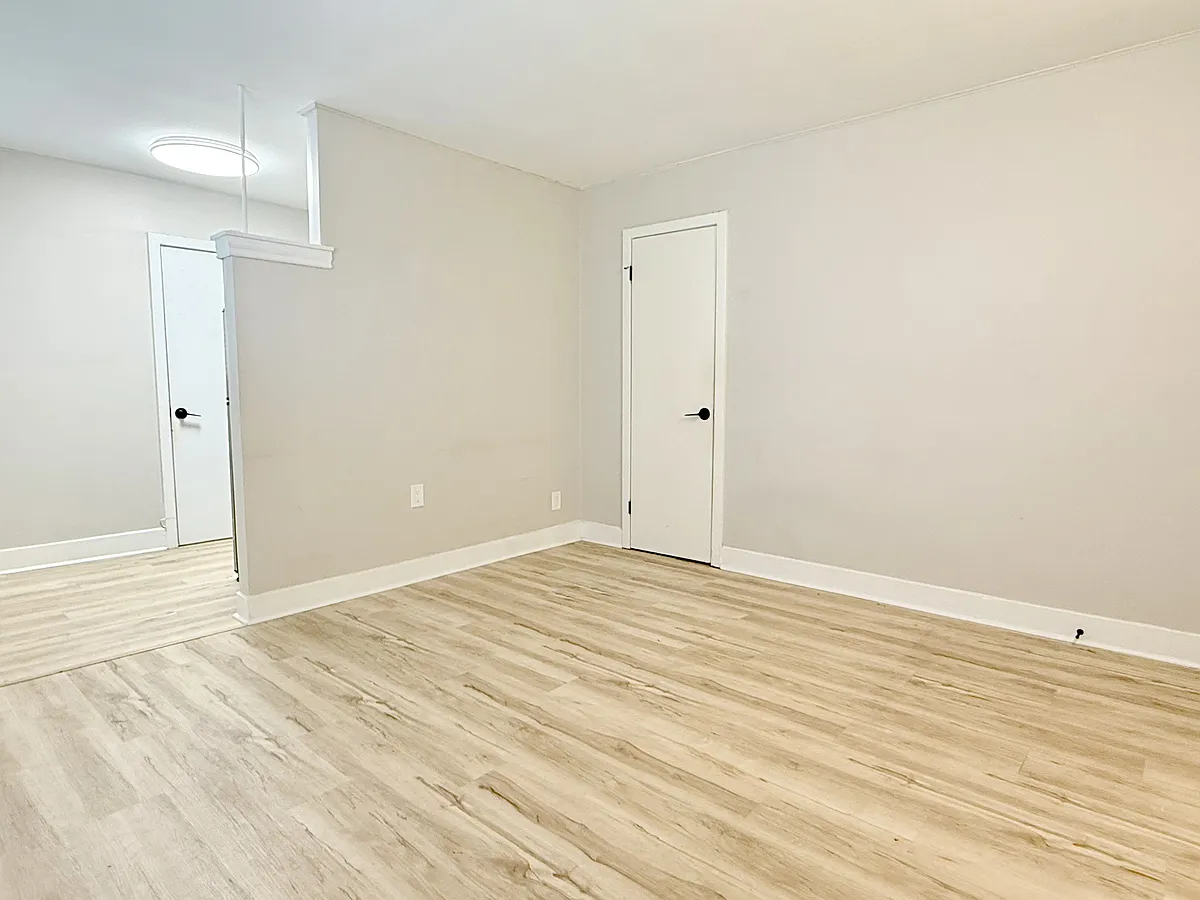 Building Photo - 308 Askin Ave #5