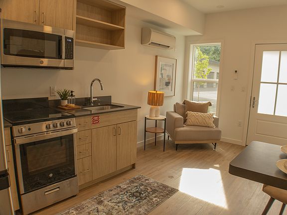 4th image of 2814 E 31st Ave #B