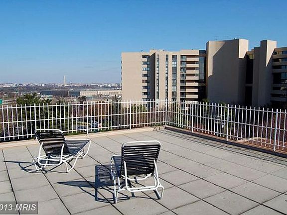 4th image of 1300 Army Navy Dr APT 707