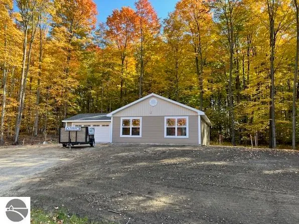 2165 Remington Dr, Kingsley, MI 49649