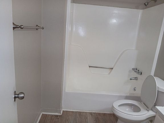 5th image of 1142 4th Ave W APT C