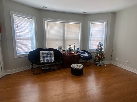2nd image of 6433 N Albany Ave APT 3E