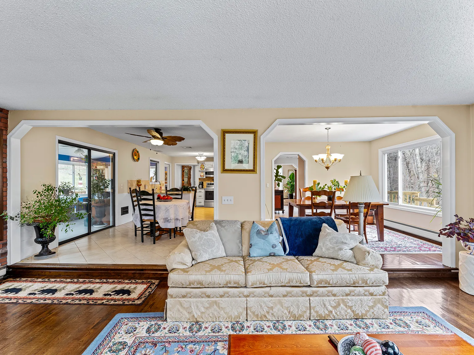 4 bed, 2662 sqft, $4,500 — Photo 4