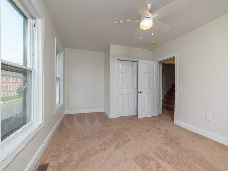 570 W Louther St — Photo 14