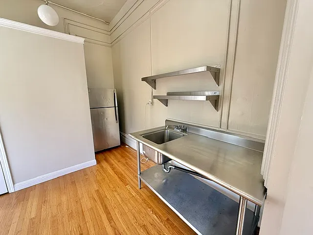 996 Valencia St #6 — Photo 5
