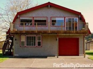 2625 Sunlight Beach Rd, Clinton, WA 98236