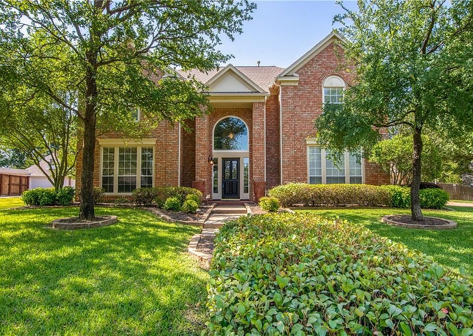 1st image of 160 Green Oaks Ln
