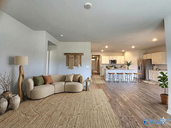 4th image of 101 Canonbury Dr