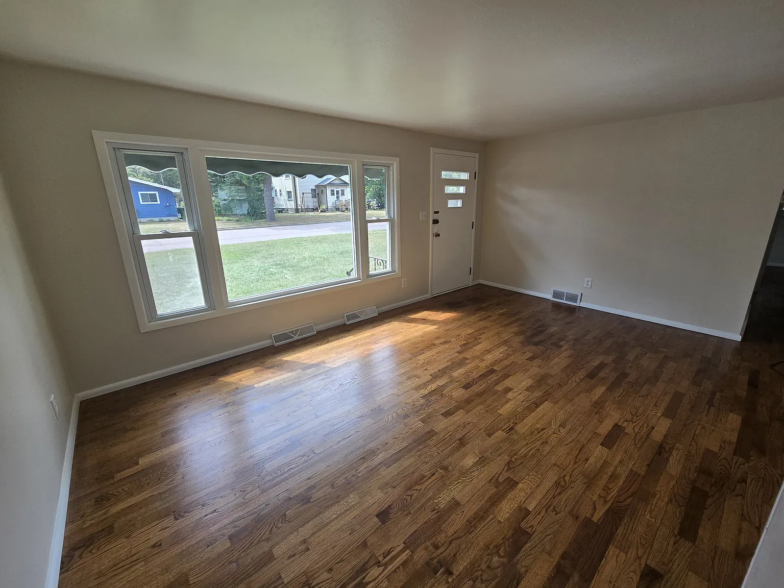 3 bed, $1,250 — Photo 2