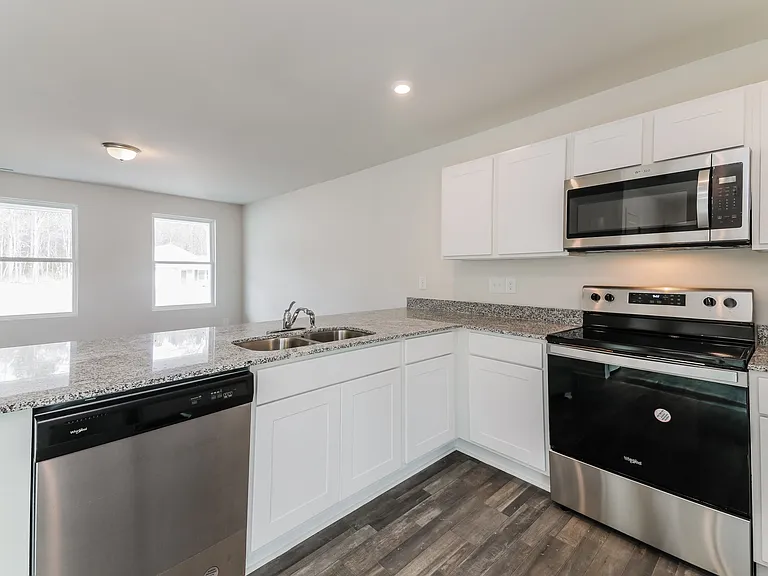 307 Kyles Dr — Photo 7