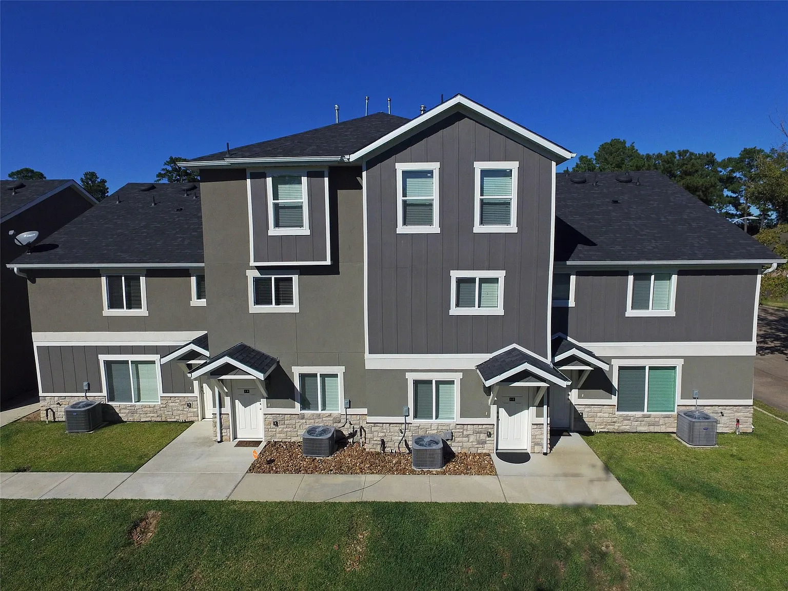 3 bed, 2.5 bath, 1772 sqft, $1,795 — Photo 1