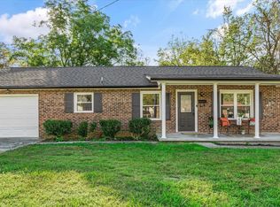 206 Bunker Ln, Oak Ridge, TN 37830