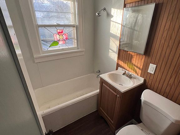 2nd image of 807 E 8th Ave
