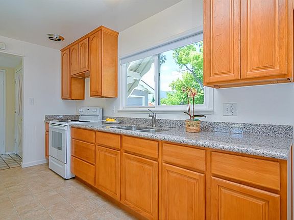 5th image of 5710 Holland Ln