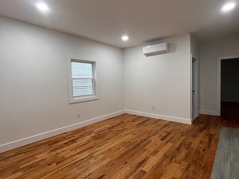 38 Tillinghast St #1R — Photo 2