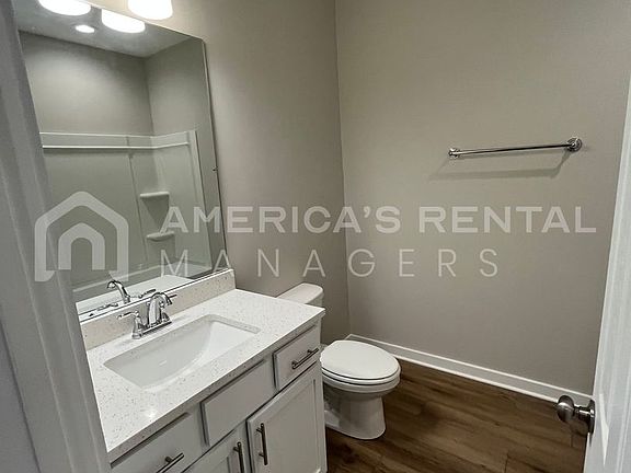 4th image of 826 Temple St