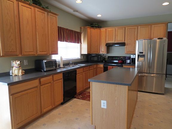 3rd image of 8 Clark Ln